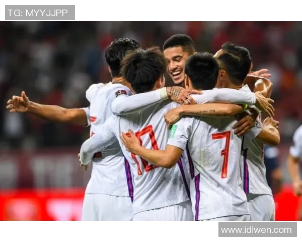 俄罗斯与沙特激战正酣举起手来展现足球激情与友谊 俄罗斯与沙特激战正酣举起手来展现足球激情与友谊