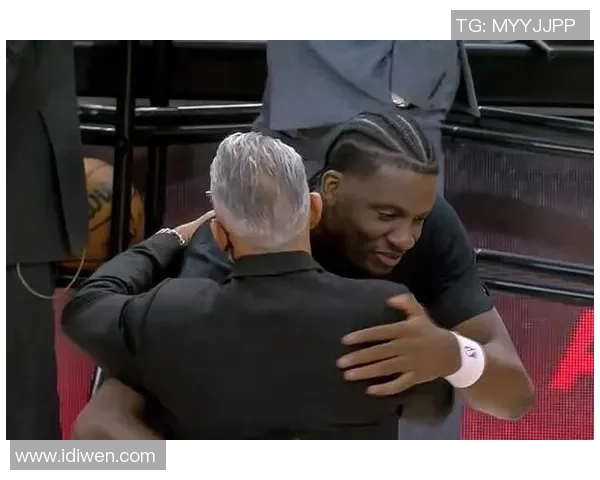 克林特卡佩拉如何在NBA赛场上展现自己的全能实力与领导魅力 克林特卡佩拉如何在NBA赛场上展现自己的全能实力与领导魅力